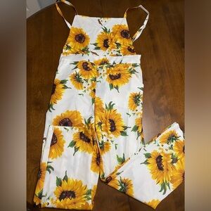 Sunflower Floral Design Jumpsuit/Romper. Size US 8 NWT Zaful Brand